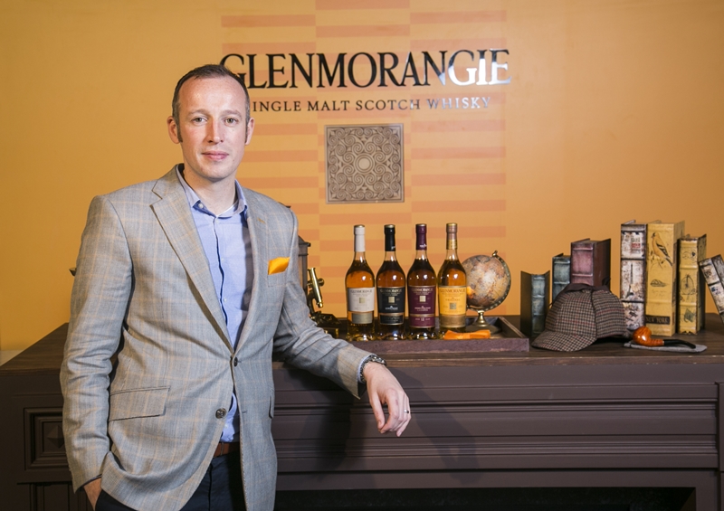 2014年加入格蘭傑公司的Brendan McCarron，主導和參與糖果屋（Glenmorangie Milsean）、Glenmorangie Bacalta兩款私藏系列酒品的製程，成為總製酒師Dr. Bill Lumsden的左右手，並獲得「首席製酒師」頭銜。