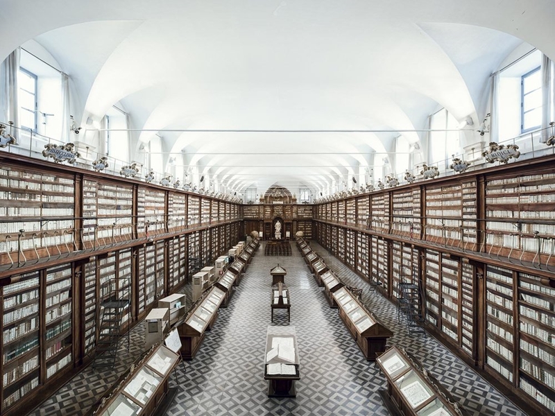 卡薩納特圖書館（Biblioteca Casanatense），位於義大利羅馬（Rome），建於1701年。