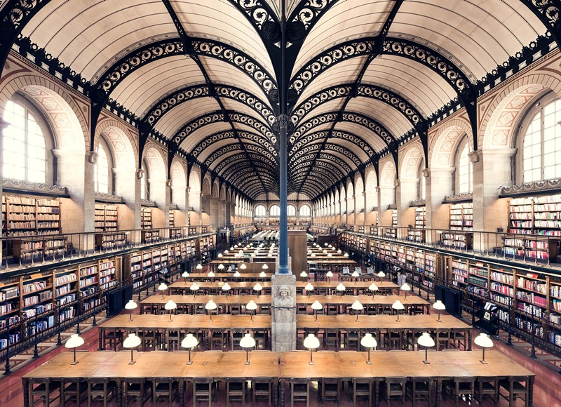聖日內維耶圖書館（Bibliothèque Sainte-Geneviève），位於法國巴黎，建於1850年。