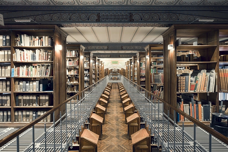法國國家圖書館（Bibliothèque Nationale de France），位於法國巴黎，建於1868年。