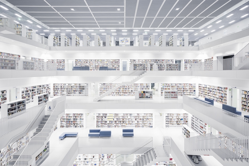 斯圖加特市立圖書館（City Library, Stuttgart），位於德國斯圖加特（Stuttgart），建於2011年。