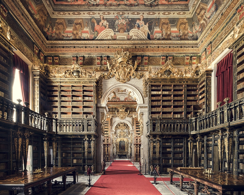 喬安娜圖書館（Biblioteca Joanina），位於葡萄牙科英布拉（Coimbra），建於1728年。