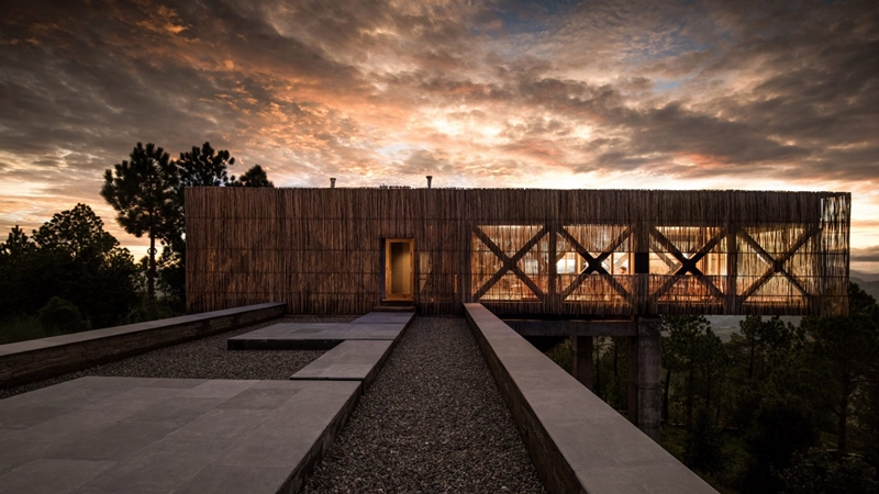 The Kumoan hotel／Photography is by Akshay Sharma.