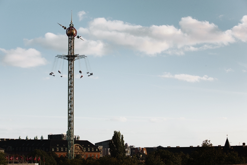 高達80公尺的空中飛椅The Star Flyer。