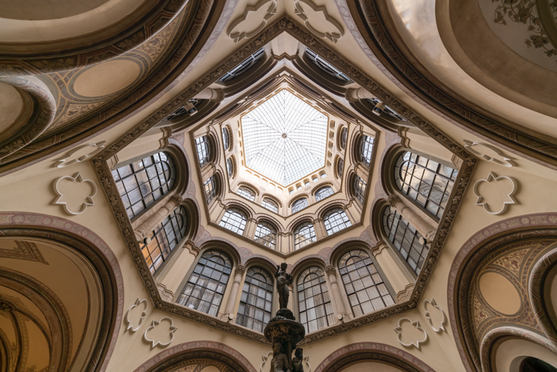 匈牙利攝影師Zsolt Hlinka走訪維也納，蒐集建築中的幾何之美