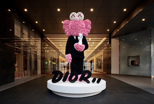 DIOR邀藝術家KAWS創作 在台北新光三越 A11 Pop-up Store看得到