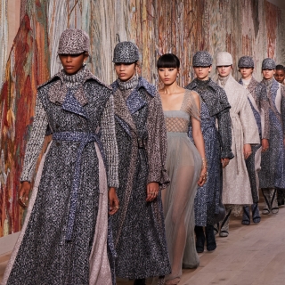 Dior 2021秋冬高訂系列！絕美秀場搭工藝服飾，...