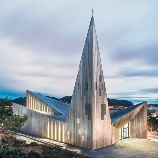 來自天神眾星的祝福 挪威獨特尖塔教堂
