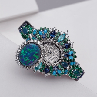 【#Jewelry】獨特游彩蛋白石：回顧迪奧「Dio...
