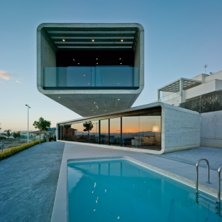 【#Architecture】十字交錯完美佇立！ 西班牙獨特「積木」私宅