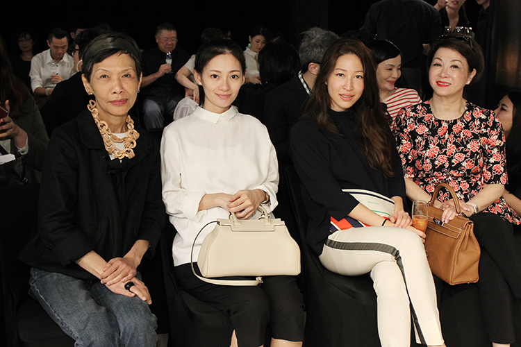 胡德如Nancy(左一)、胡亦蓮Elaine(右二)、郭惠文(右一)