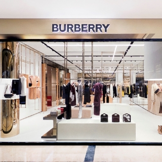 Burberry全台首間女裝店鋪開幕！《華燈初上》「...