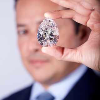 【#Jewelry】以瑰麗丰姿襲來！拍賣史上最巨型的白色鑽石躍然世人眼前
