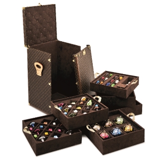 宛如精美珠寶盒藝術，日本藏家拍賣Louis Vuit...