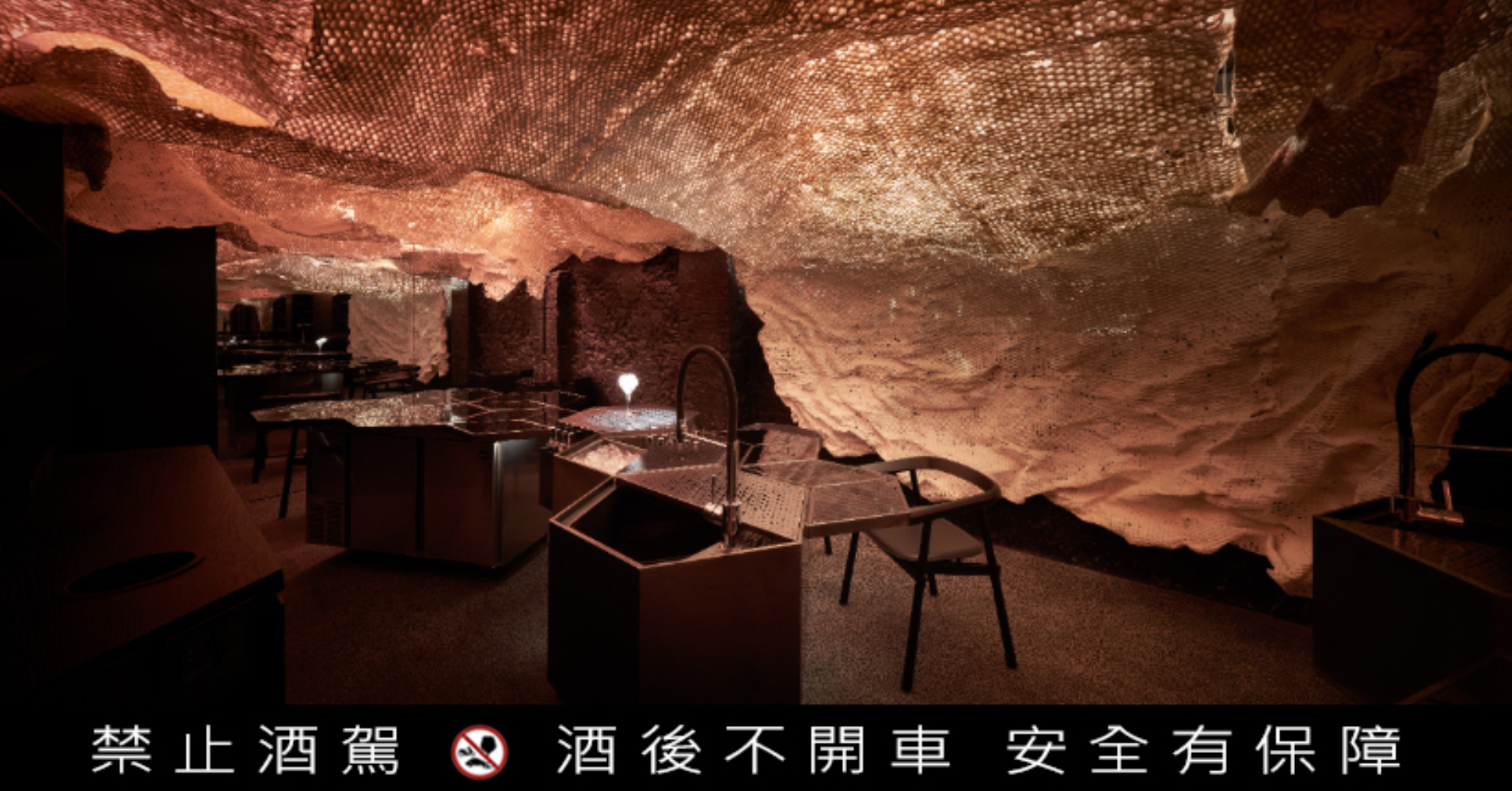 在喝酒之前、你必須先找到藏匿的入口！BAR PUN打造五感浸潤式「NEST 琥珀蜂巢」地下酒吧，夢迴禁酒令時代
