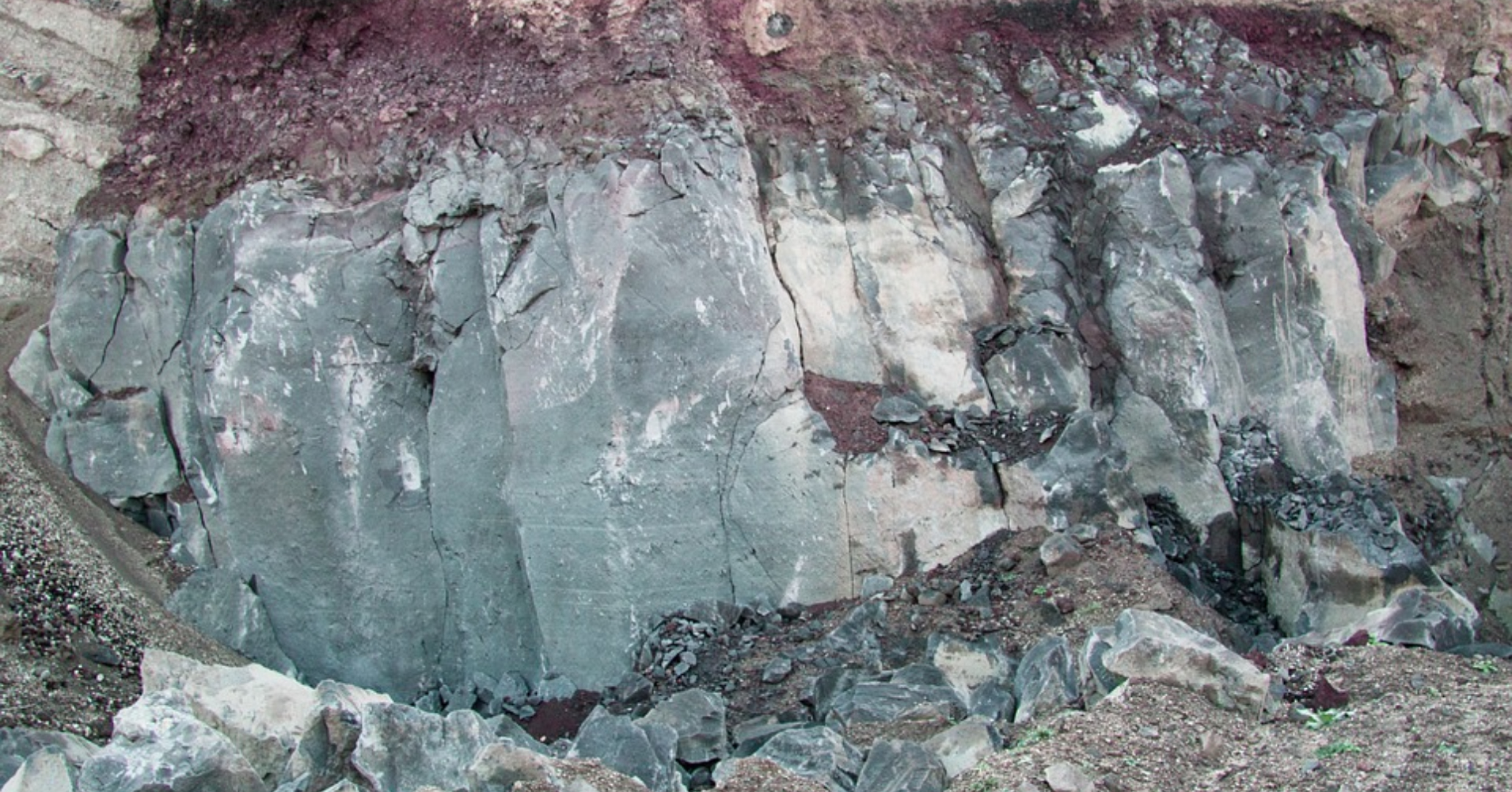 【#Environment】利用岩石風化作用封碳，西雅圖公司Lithos Carbon回收玄武岩廢塵灑播農地，去除溫室氣體之餘亦提高農作產量