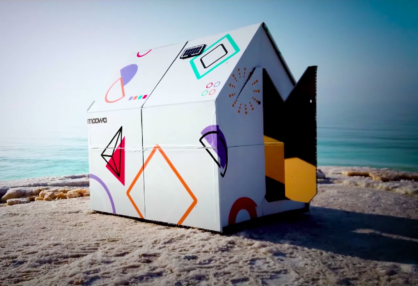 【#Environment】為無家可歸者提供堅實安心的避風港！以可回收紙板製成、太能能發電的Maawa X紙箱屋搭建靈巧，具強大可持續性