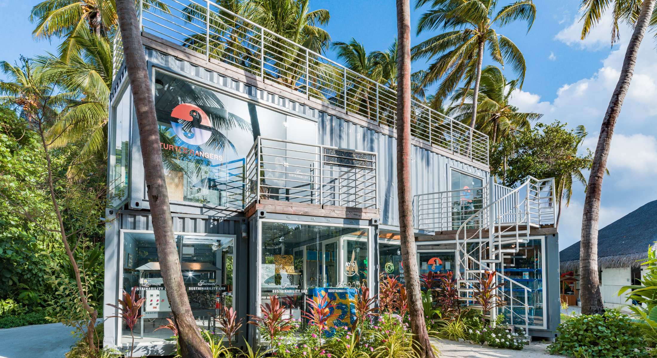 【#Environment】馬爾地夫Sirru Fen Fushi酒店開設可持續發展實驗室，將島上塑料回收製成精美工藝紀念品