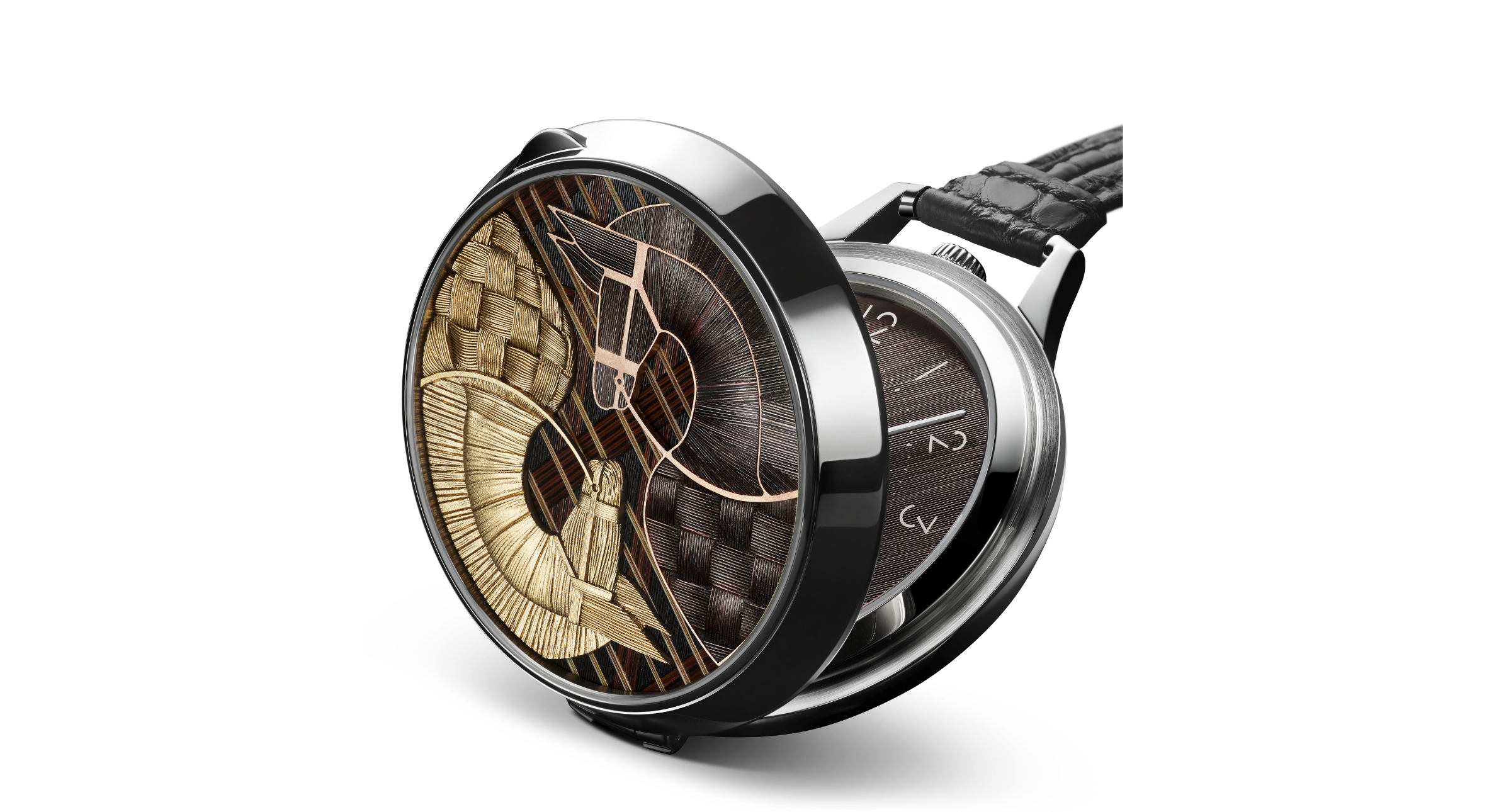 【#Watch】HERMÈS 端出馬鬃鑲嵌結合鐫刻工藝，交織馬術對決情境懷錶，引人珍藏