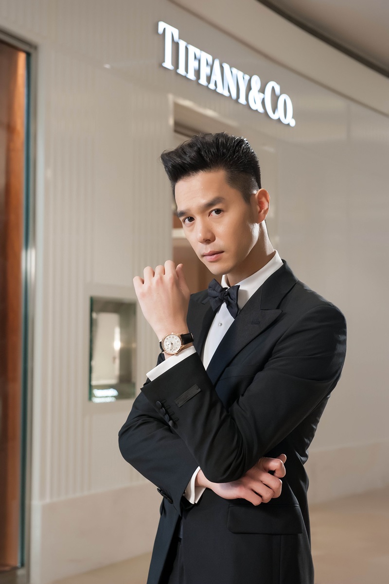 丁春誠展示Tiffany CT60年曆腕錶，NT$665,000