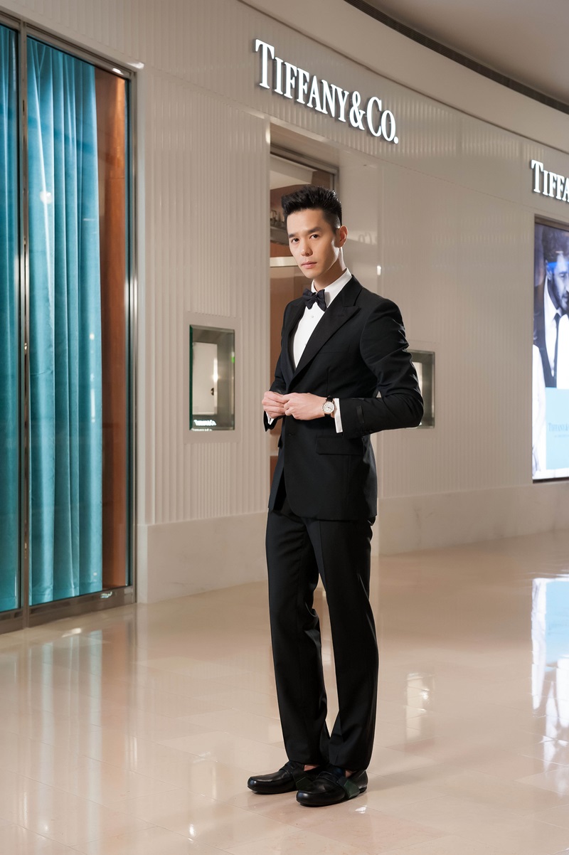 丁春誠展示Tiffany CT60年曆腕錶，NT$665,000