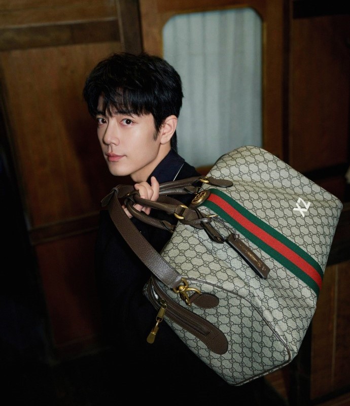 【#Accessory】大尺寸提袋強勢回歸！群星演繹GUCCI、CELINE一揹就走摩登時尚