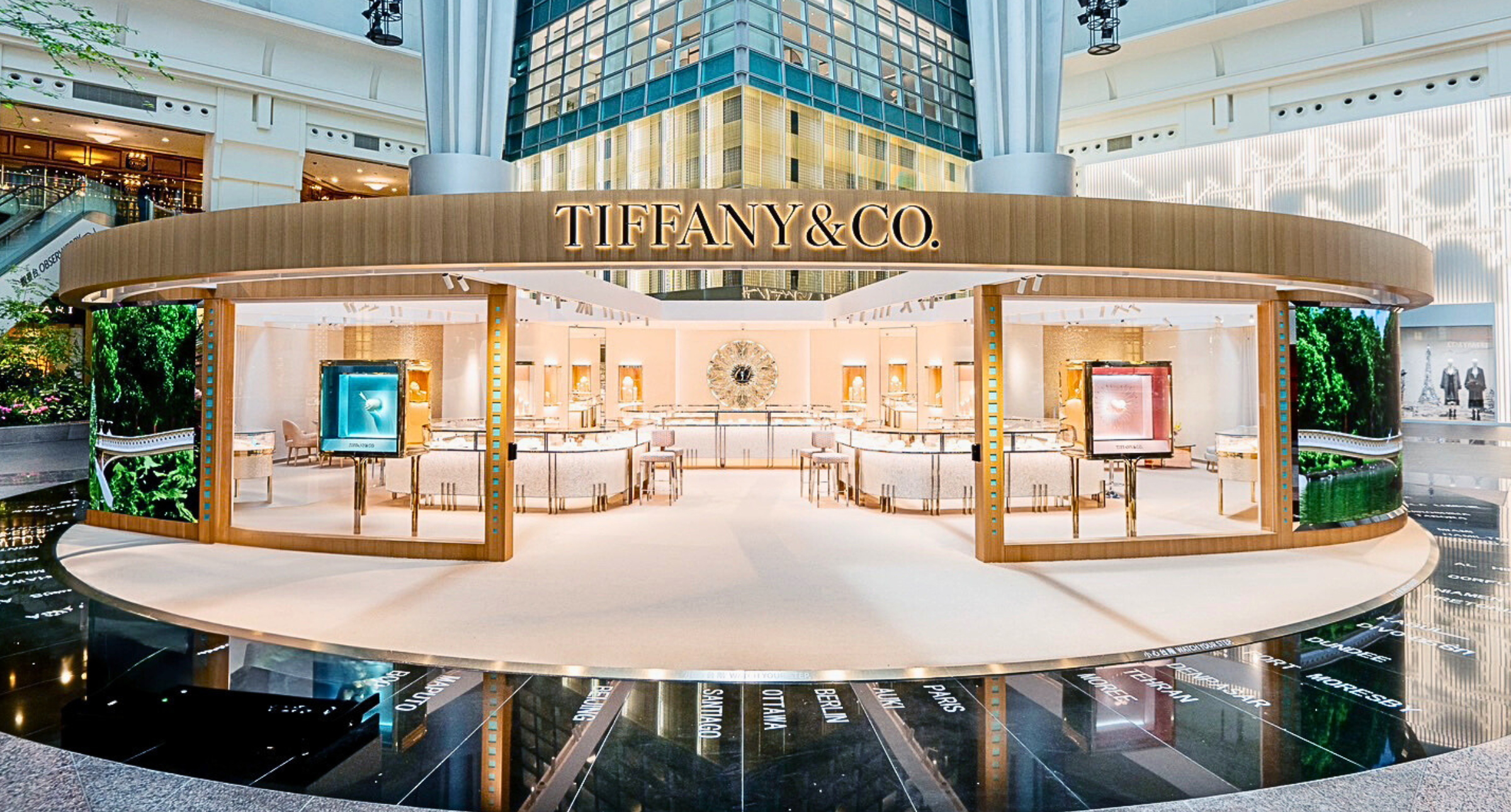 【#News】Tiffany & Co. 限時概念店於台北101登場，唯美空間設計結合弧形屏幕，重現紐約中央公園優雅景緻