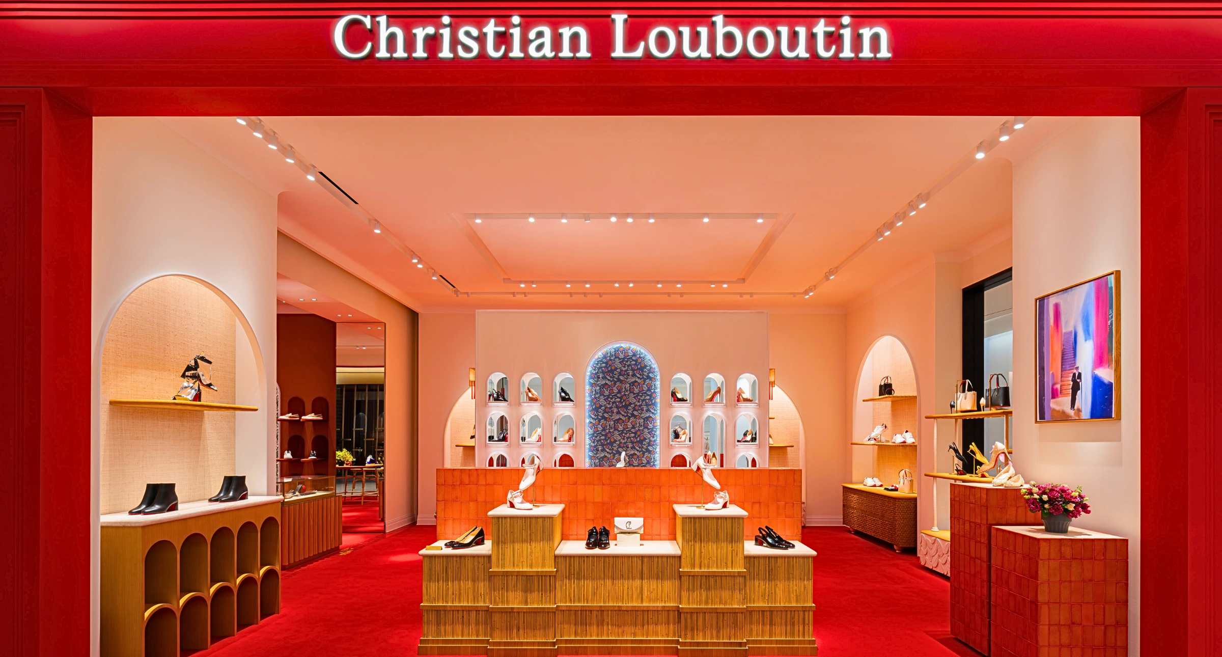 【#Style】Christian Louboutin進駐台北SOGO！不敗經典「紅底鞋」店內亮相，葡式地中海風登場
