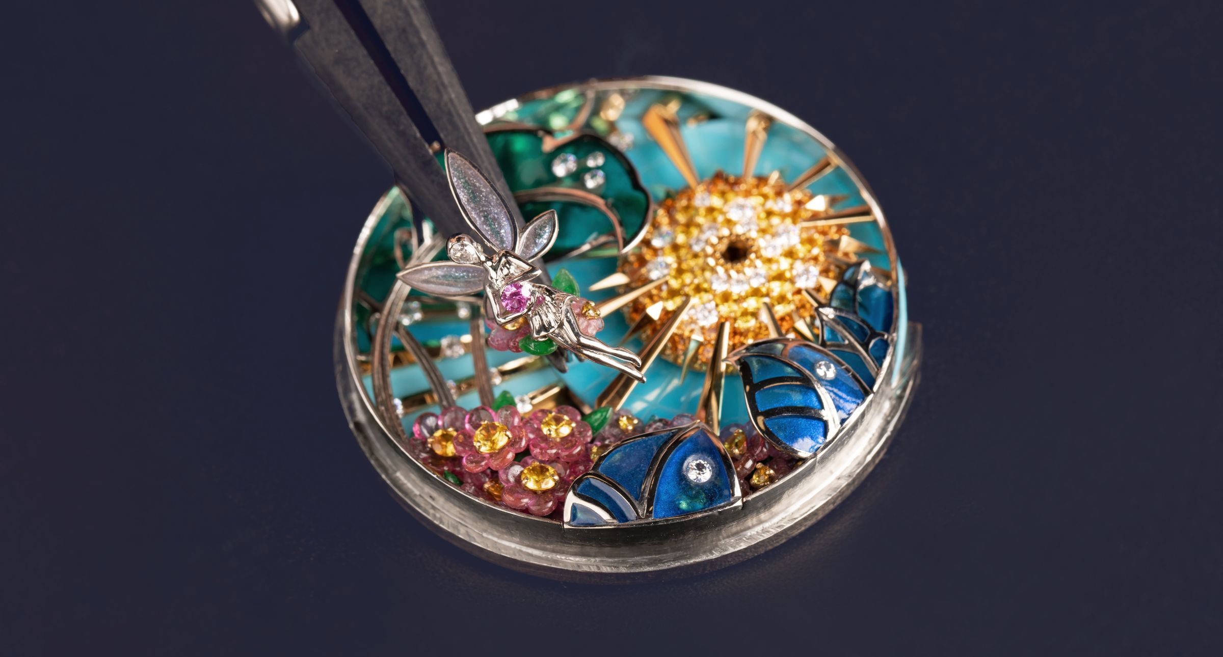 時光中的藝術詩篇。Van Cleef & Arpels 非凡錶盤系列使藝術與時間共行。