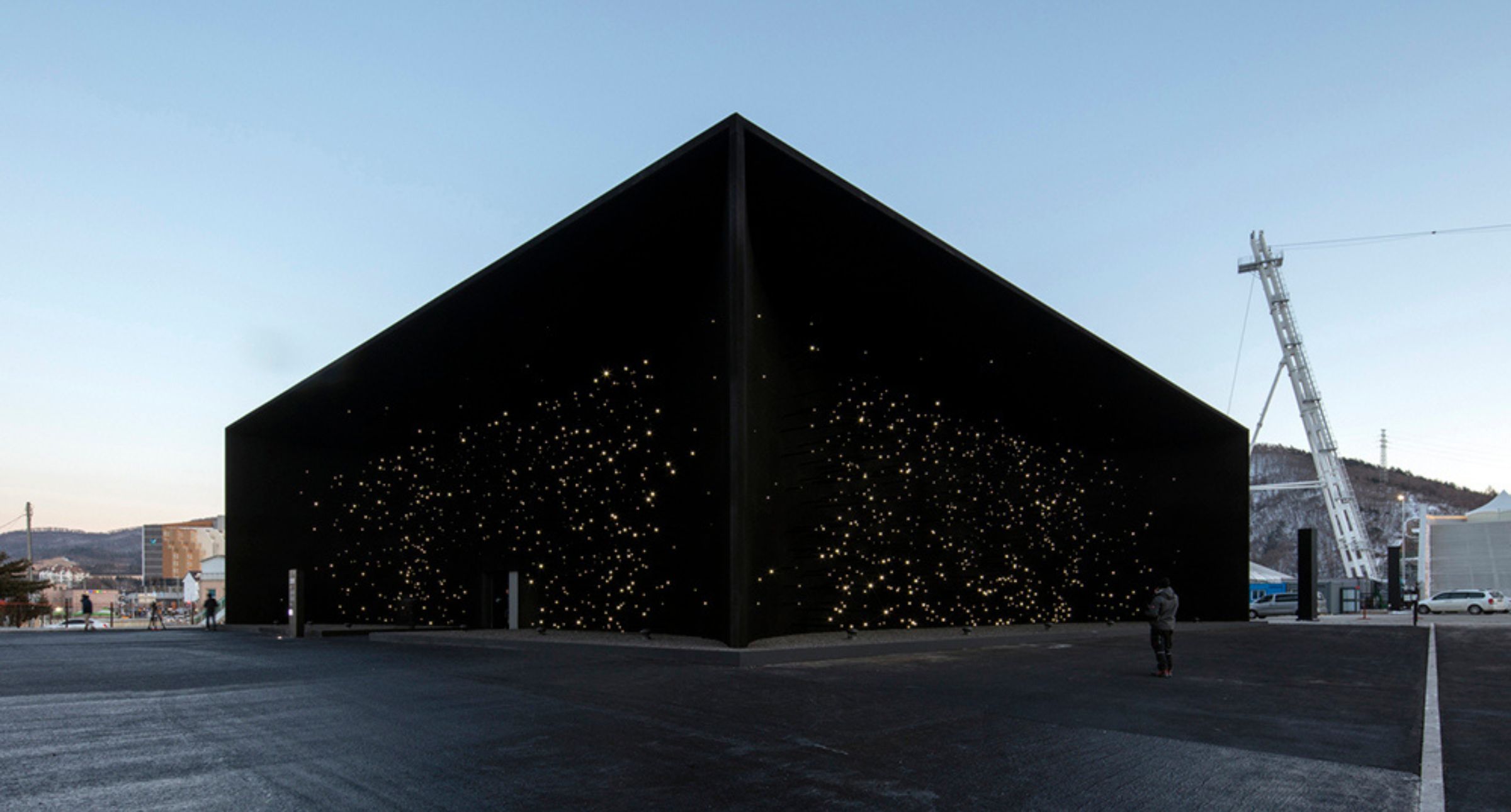 2024「Architecture for dogs」設計展在米蘭！隈研吾、妹島和世等18位國際知名建築、工業設計師齊聚一堂。