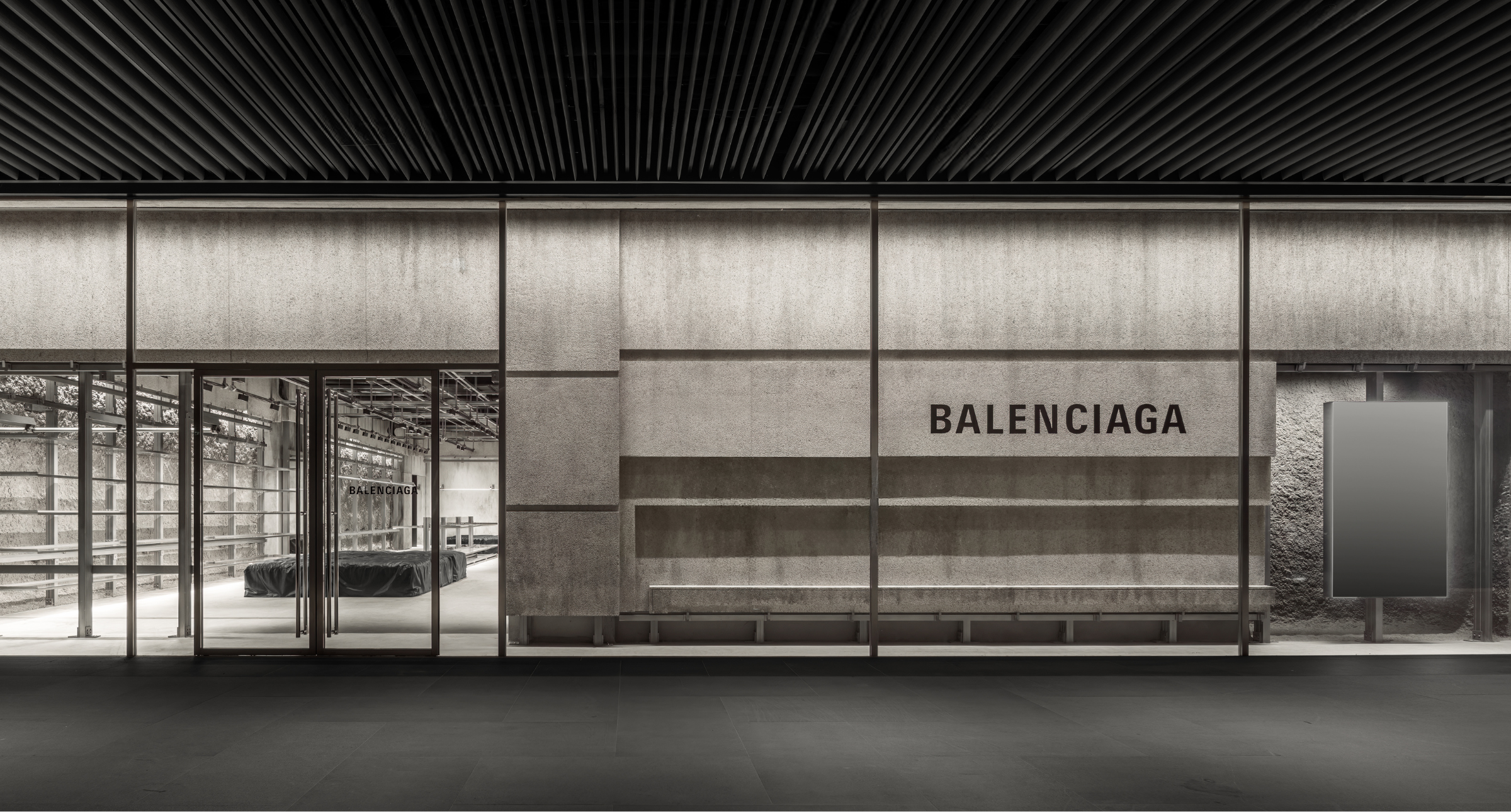 Balenciaga三里屯太古里旗艦店全新開幕，以原始風格展現都市、工業建築的跨時空對話