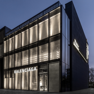 Balenciaga三里屯太古里旗艦店全新開幕，以原...