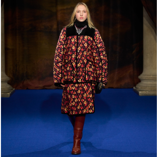 Burberry 2025冬季時裝秀，帶人逃離繁...