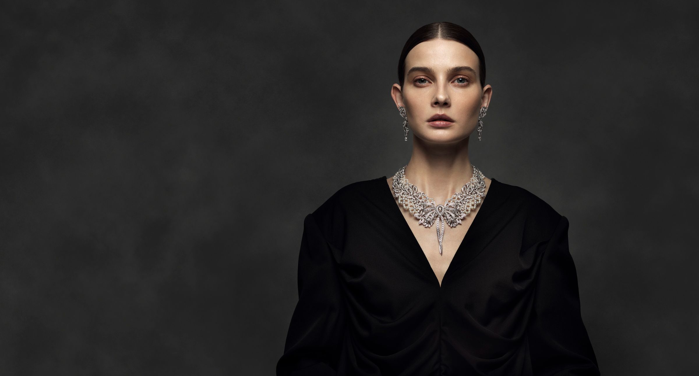 MIKIMOTO《The Bows》頂級珠寶展，以纏繞珍珠的緞帶致敬日本「結」文化，傳遞充滿優雅與張力的美好祝福