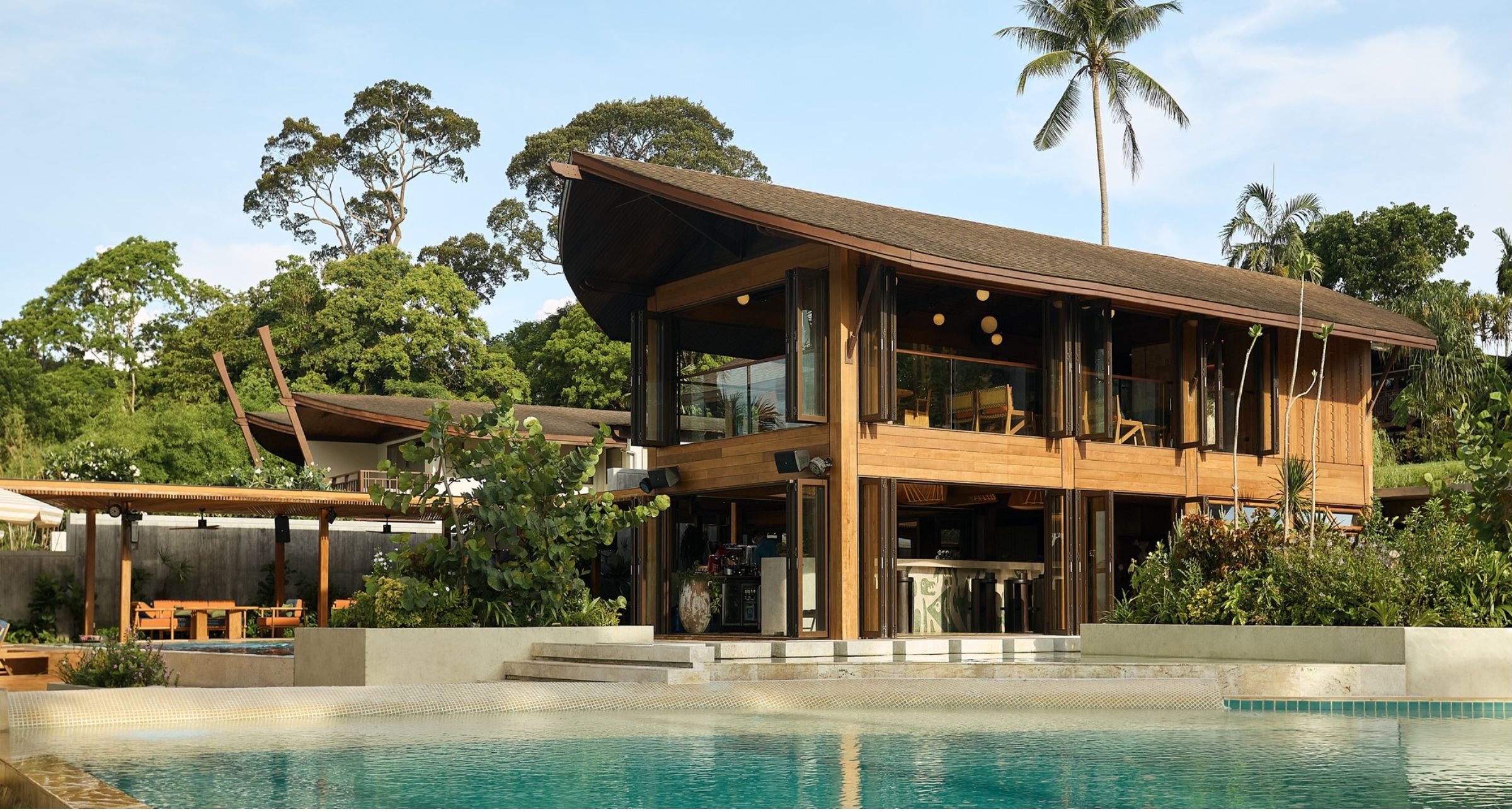 島嶼上的奢華祕境餐廳，LAKU Beach Club 設計與海洋文化交織，編織一段當代島嶼故事