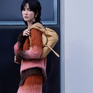 宋慧喬的新歡是「它」，FENDI Spy Bag...