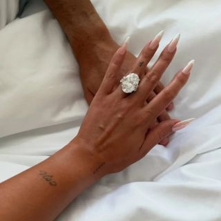 C羅求婚成功，未婚妻喬治娜曬出巨大鑽戒，專家估值上看...