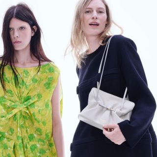 PRADA 2025秋冬形象廣告拍攝手法好特別，轉到頭暈還是被新款Dada包吸引...