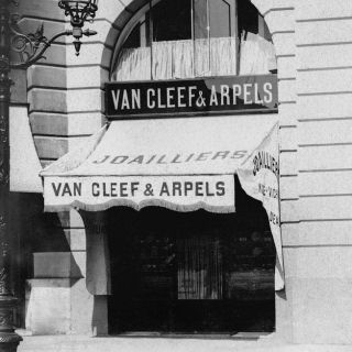 擔心二手市場真假難辨？Van Cleef & Arp...