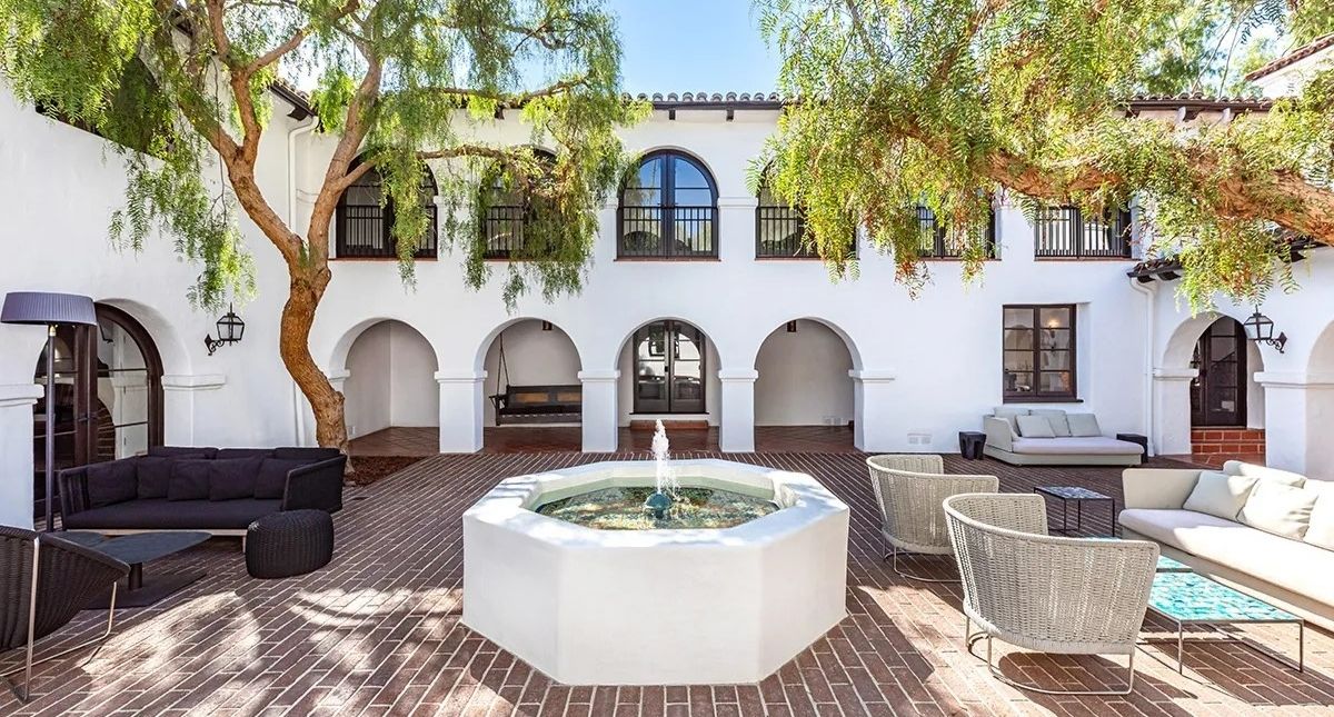 這座住宅讓巨星念念不忘，Diane Keaton鍾愛西班牙復興風格，家中竟有一座圖書館！