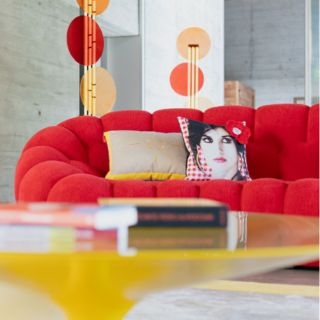 國際名導的電影世界被化為現實，Roche Bobois攜手Pedro Almod...