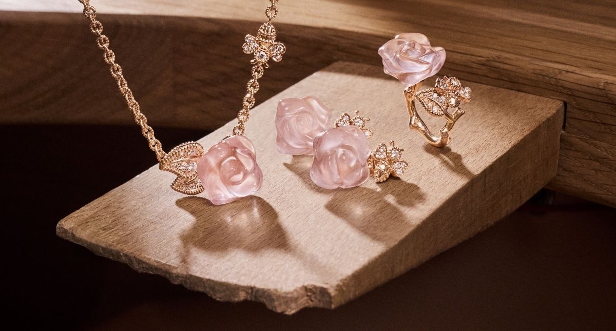 永不凋謝的玫瑰：LA ROSE DIOR 2025珠寶新作，以玫瑰石英，描繪Dior先生故居的玫瑰花園