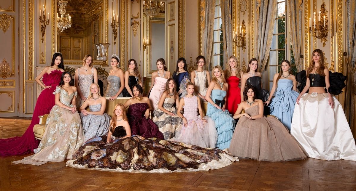 盤點名流圈的未來新星！巴黎名媛舞會是什麼？一窺今年的華麗陣容，與她們的名貴禮服