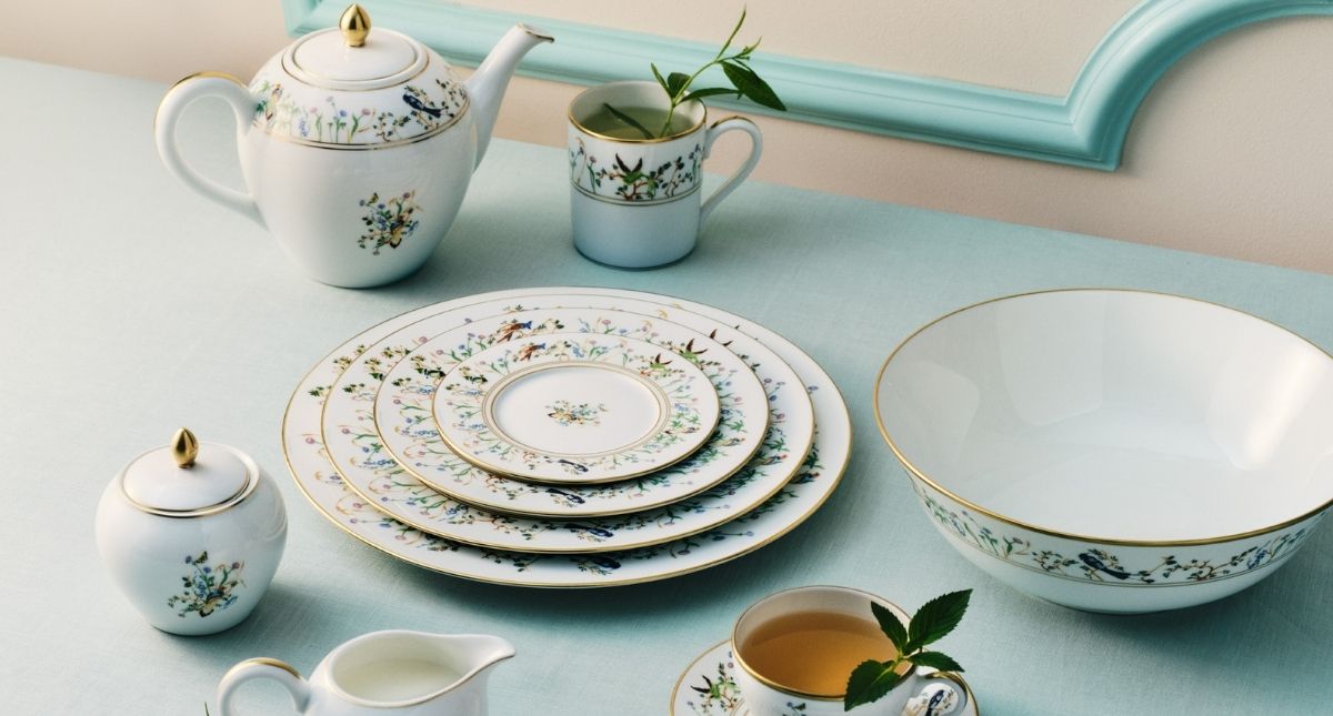 Tiffany & Co. 家飾系列，以唯美花朵餐盤，與充滿創意的「破盤子」設計...