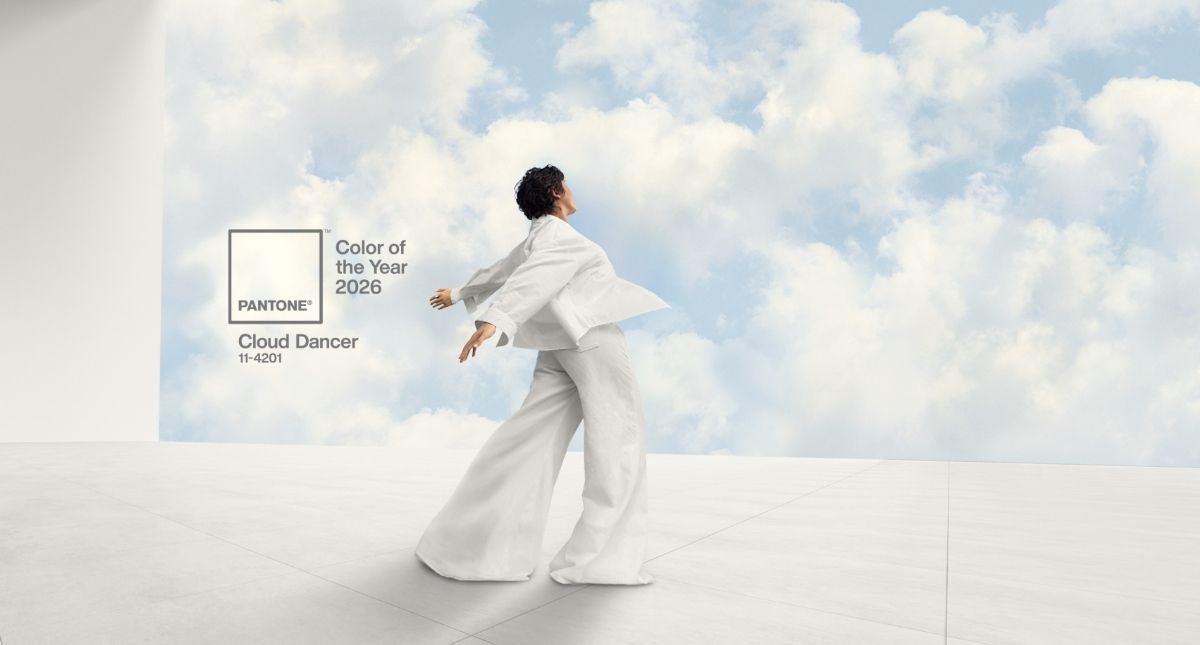 揮別摩卡慕斯棕，色彩權威機構PANTONE宣布2026年度代表色是「Cloud ...