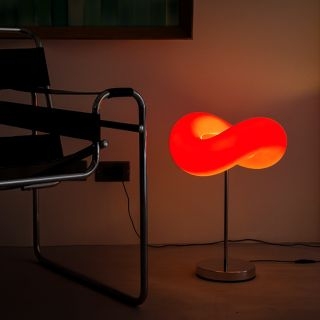 以「莫比烏斯環」為靈感的燈，藝術家DAMONXART...