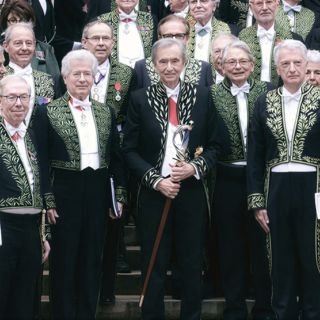 精品之王Bernard Arnault受封法國人...