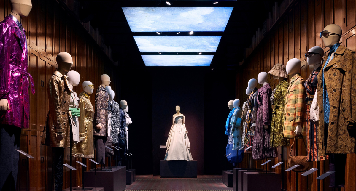 Burberry在V&A博物館辦風衣展！「The Burberry Trench...