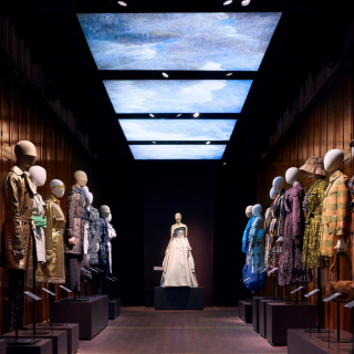 Burberry在V&A博物館辦風衣展！「The B...