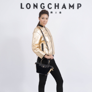 林又立帥氣演繹Longchamp新品 最愛金色系